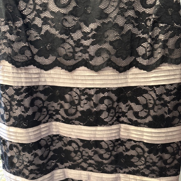 Lace overlay party dress - Picture 5 of 5